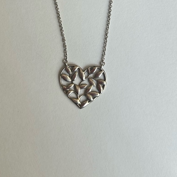 Tiffany and Co, - Paloma Picasso olive heart 18 inch necklace - Picture 1 of 5
